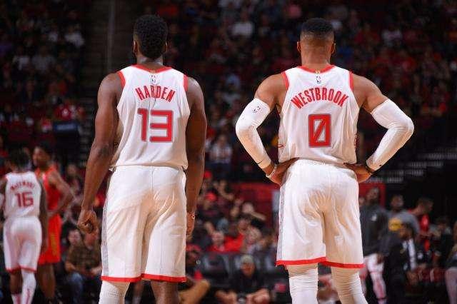 经典三核输出！ Elk Ezreal冲刺并赢得了团战， Bilibili Gaming 在第一场比赛中击败了 Top Esports