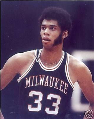 詹姆斯超越勒布朗！詹皇29分刷新球员第23个赛季得分新高